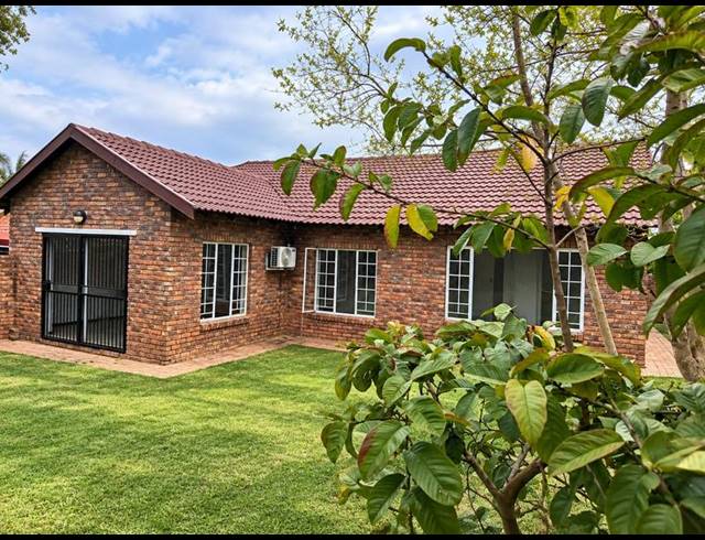 3 BEDROOM HOUSE FOR SALE IN THATCHFIELD